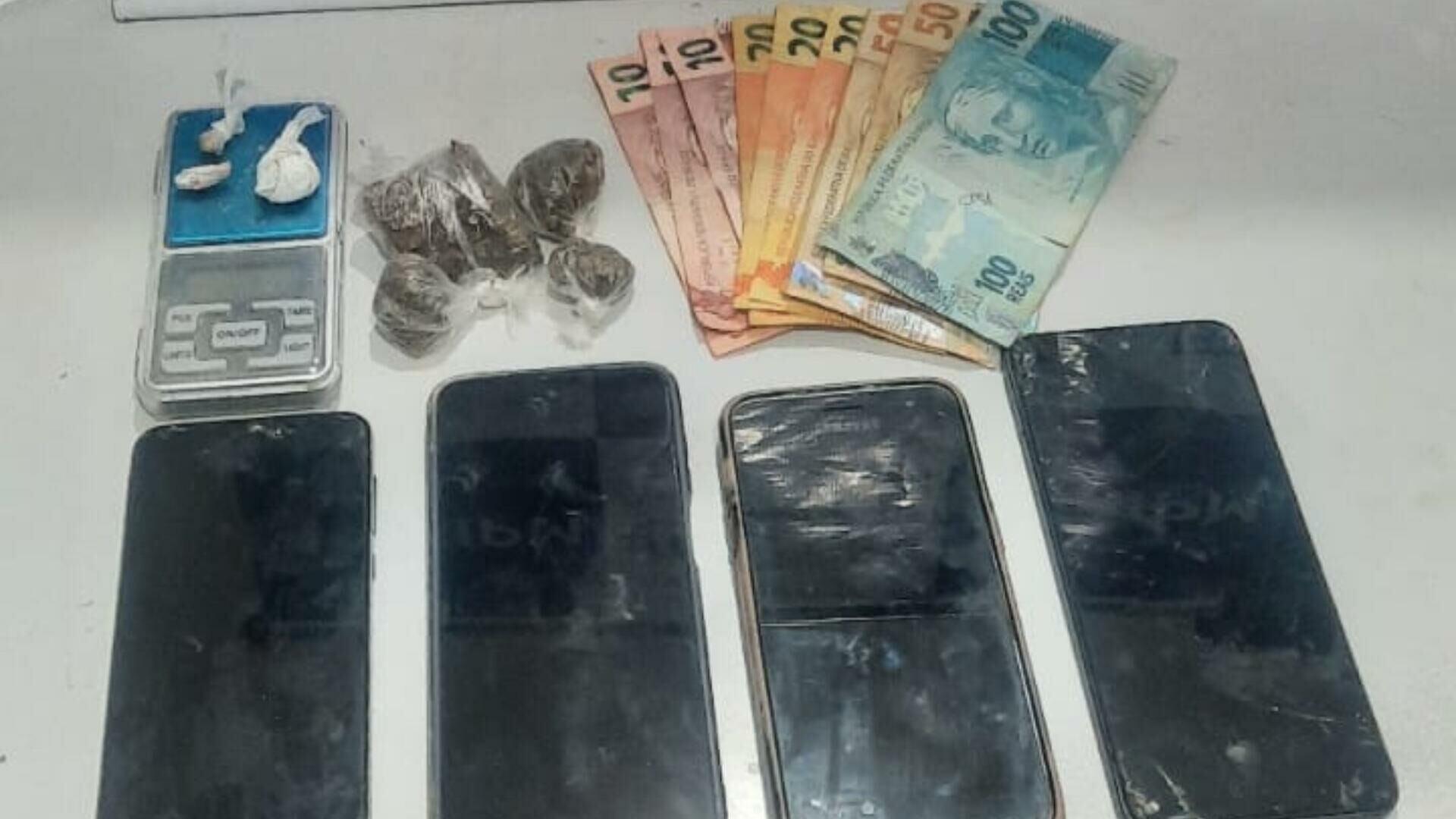 Imagem de compartilhamento para o artigo Homem com mandado de prisão em Goiás é preso traficando drogas em Chapadão do Sul da MS Todo dia